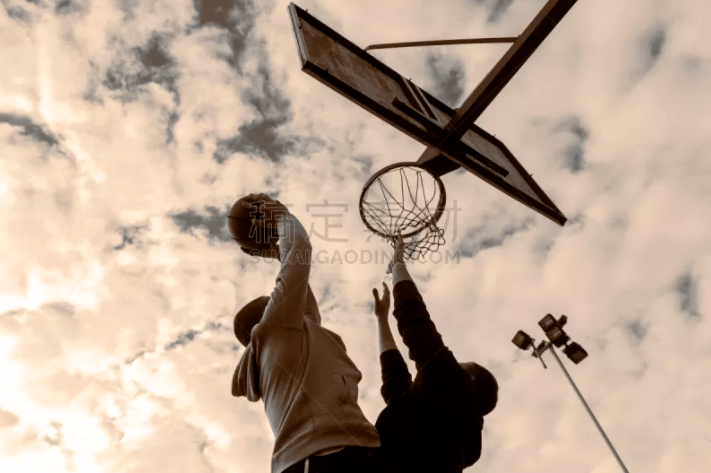 记者：扎巴尔尼即将加盟巴黎，交易预计下周敲定